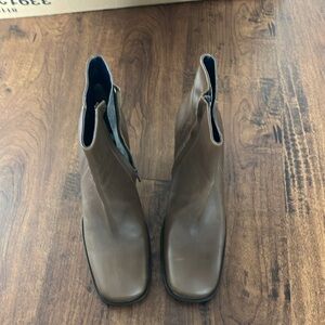 J. Crew made in Italy brown leather ankle boots size US 9 square toe